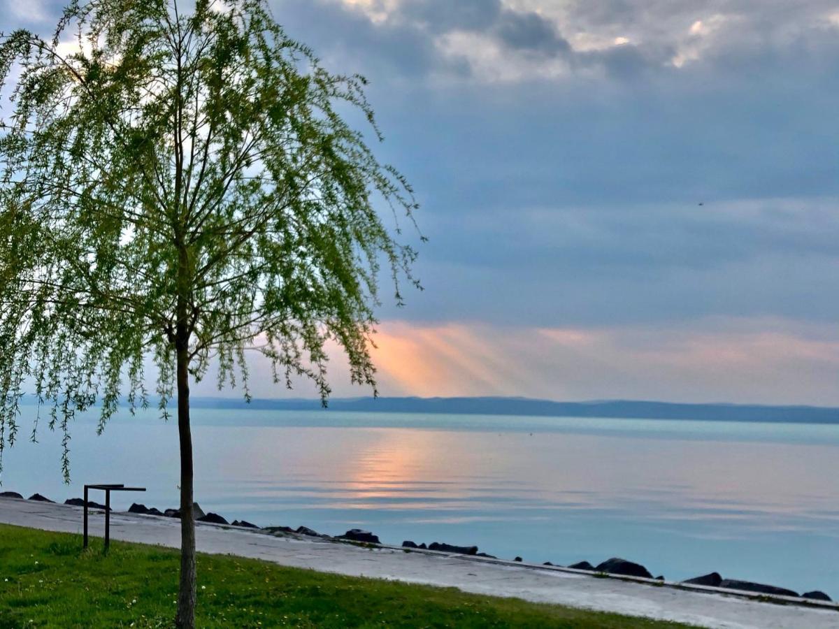 Siofoki Vizparti Nyaralo - Lakeside Apartment Buitenkant foto