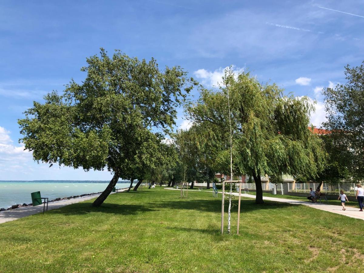 Siofoki Vizparti Nyaralo - Lakeside Apartment Buitenkant foto